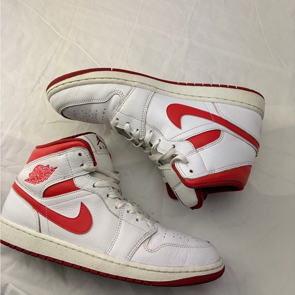 Jordan 1 Size 10.5 - Picture 2 of 7